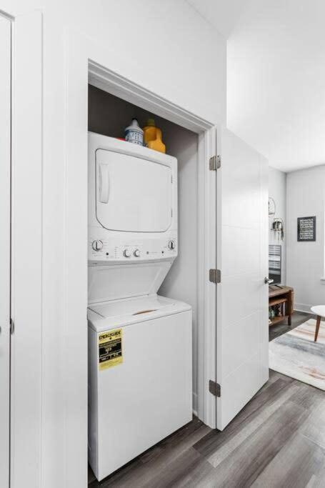 Mid-Century Modern Studio Cozysuites Downtown Indianapolis Exterior foto