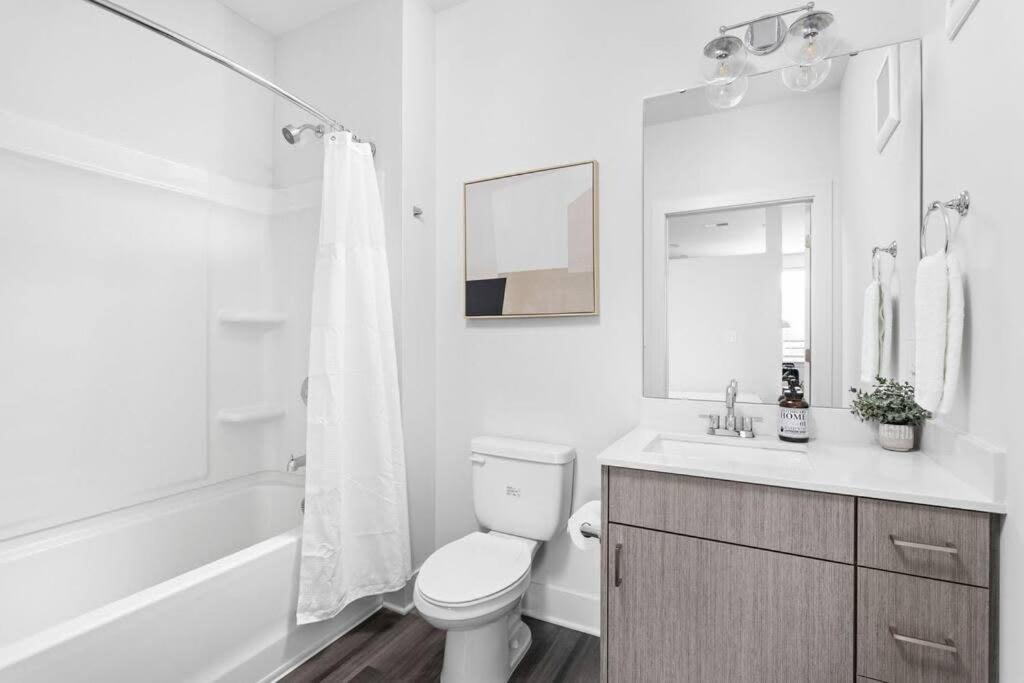 Mid-Century Modern Studio Cozysuites Downtown Indianapolis Exterior foto